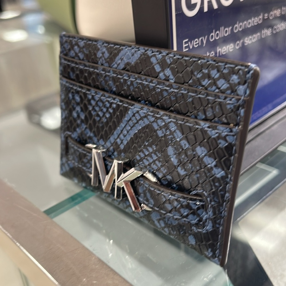 MICHAEL KORS
Reed Large Snakeskin Python Pattern Card Holder Case
Denim
NWT - Picture 15 of 16